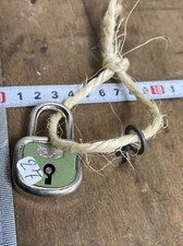 n° 27 ANCIEN Cadenas AVEC CLÉ ,clef , serrure , clés, padlock former