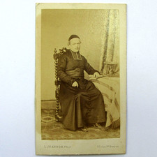 CDV Prêtre en soutane c1880