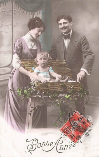 Moustachu femme elegante - cp,