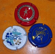 B18) Un Lot De 3 capsules