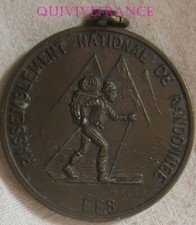 MED13713 - MEDAILLE DE  SKI - FFS RASSEMBLEMENT NATIONAL DE RANDONNEE 1988 JURA