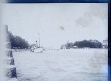 Photo Plaque de Verre négatif -  bateau sortant d'un port - navire 1 cheminée