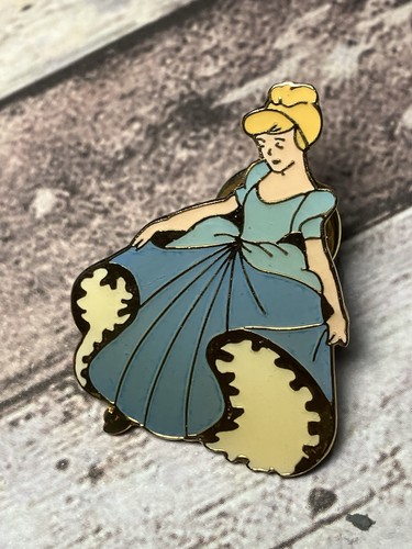 Pin vintage disney - pin’s,