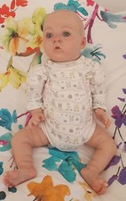 bébé reborn réaliste