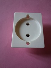 1 Prise deux pôles Sans terre