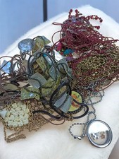 Lot de colliers anciens et