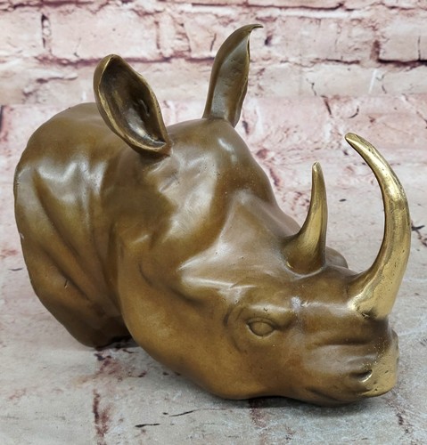 Signée bronze un - signée, d'un