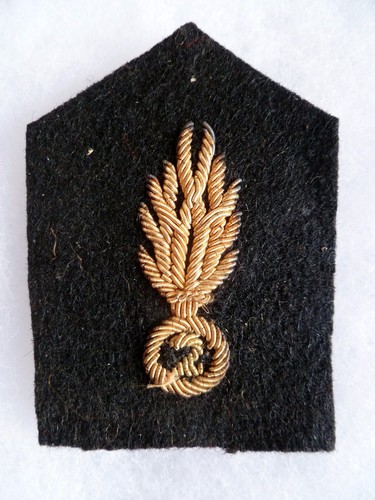 Patte col uniforme - de,