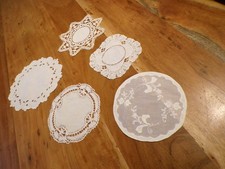 Linge ancien Lot de 5 Napperons différents  avec broderies ou dentelle