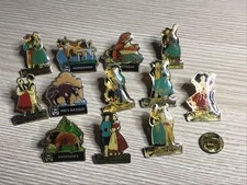 pins FINA costumes regions