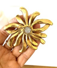Alternances Broche Fleur Résine Bijoux jewelry brooch Couture Soleil Vintage