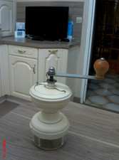 ANCIEN MOULIN A CAFE PEUGEOT  - MODELE  "CAMPONG"