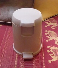 Poubelle de salle de bain