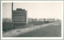 1950 Hotel Meurice à Cannes Pose Panneau Routier Photo Ancienne Riviera 06 Auto