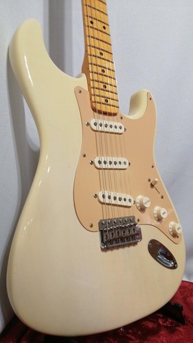 Guitare électrique - (fender),
