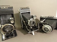LOT DE 3 APPAREILS PHOTOS ANCIENS A SOUFFLET KODAK LUMIERE VOIGTLANDER