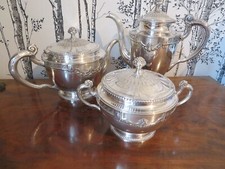 théière, cafetière et sucrier en métal argenté orfèvre Ercruis et Lutetia