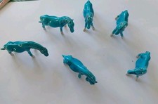 7 petits chevaux en porcelaine bleu (Plus Un Avec Une Oatte Cassée A Reparer)
