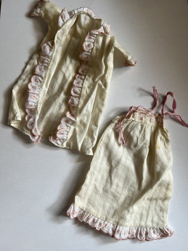 Tenue ancienne pour - , poupée
