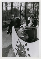 PHOTO ANCIENNE - VINTAGE SNAPSHOT - MANÈGE CHEVAL DE BOIS JOUET - TOY