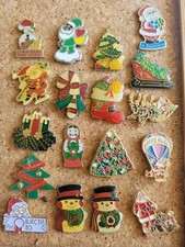 Lot 18 Pin's Père Noël Sapin Traîneaux Bonhomme De Neige