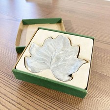 Sous-carafe en étain Étain du Manoir – Feuille botanique vintage – Avec boîte