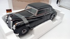  NV183707 Norev Mercedes-Benz 300 1955 Konrad Adenauer 1/18