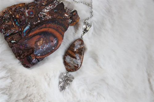 Collier avec opale boulder