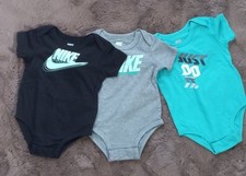 Body Lot 3 NIKE 6Mois 62/68 cm