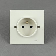 Legrand prise de courant avec terre Neptune d’occasion