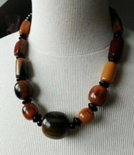 Collier vintage en chute de corne de bovin et perle de cornaline