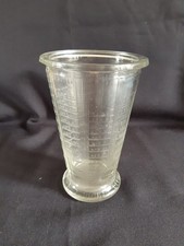 Ancien Verre doseur en verre