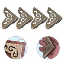 Protection d'angle ancienne robuste en cuivre pour armoires et malles vintage