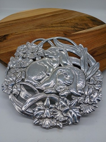 Arthur court trivet easter - arthur,