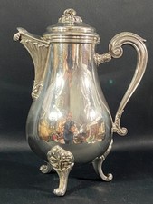 Cafetière de style Louis XV en métal argenté signé Christofle modèle Marly