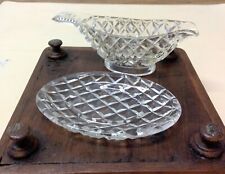 PETITE VERSEUSE EGOISTE EN VERRE PRESSE MOULE AVEC SA SOUCOUPE