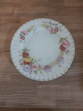 Royal Albert  assiette a dessert Flower Of The Month Avril