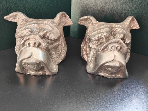 Bouledogue serre livres kare - /,