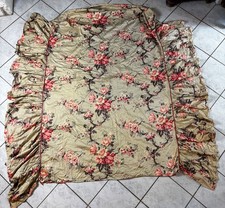 Dessus de lit avec volants