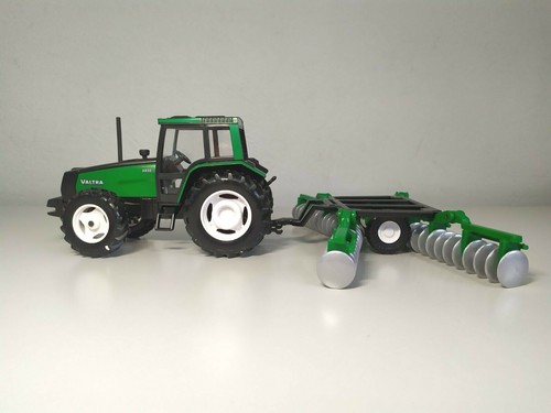 Rare joal valtra tractor - 1:32,