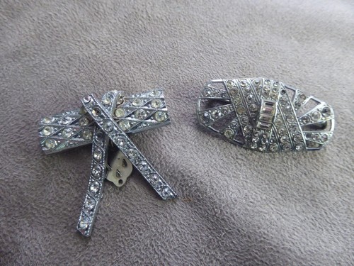 Une pince broche en - une,
