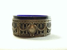Très beau Saleron ou salière de Style Louis XVI en Argent Minerve & Vérine Bleue