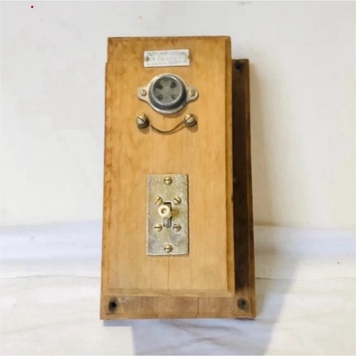 Boitier téléphonique ancien