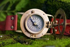 Montre boussole à cadran