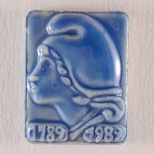 (LFA-278) LA MARIANNE Fève Moyet Perrin Porcelaine émail bleu