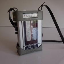 Radio cassette portatif SANYO SPORTSTER MADE IN JAPAN design XXe art déco PN