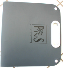 CLASSEUR BLANC VIDE POUR PIN'S 3 PLANCHES DE 45 x 3 = 135  + 2 INTERCALAIRES