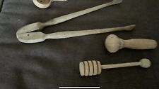 USTENSILES CUISINE EN BOIS: CUILLÈRE MIEL ?, PINCE CORNICHONS, PILON…