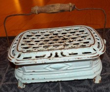 Ancienne chauferette en tôle émaillée vert céladon n°10 BE Alfred Corneau Charle