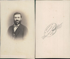 Lecomte, Bourg, Homme brun